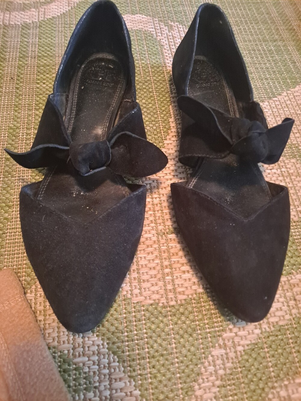 GB Black Bow Pointed-Toe Women’s Flats